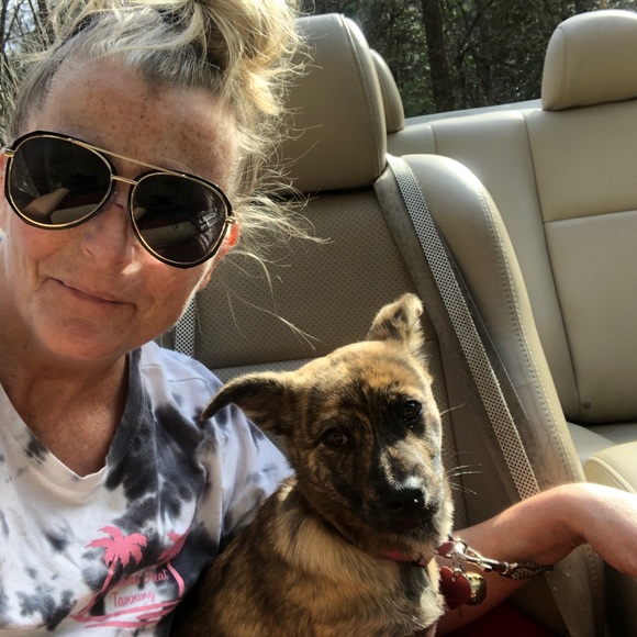 Meet your Posher, Virginia..here to sell, sell, sell,. Living life for me💃 - Picture 2 of 10